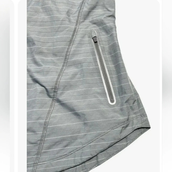 Athleta Jamming Run Vest Reflective Gray Color Camping Hiking Size Small - Picture 8 of 8